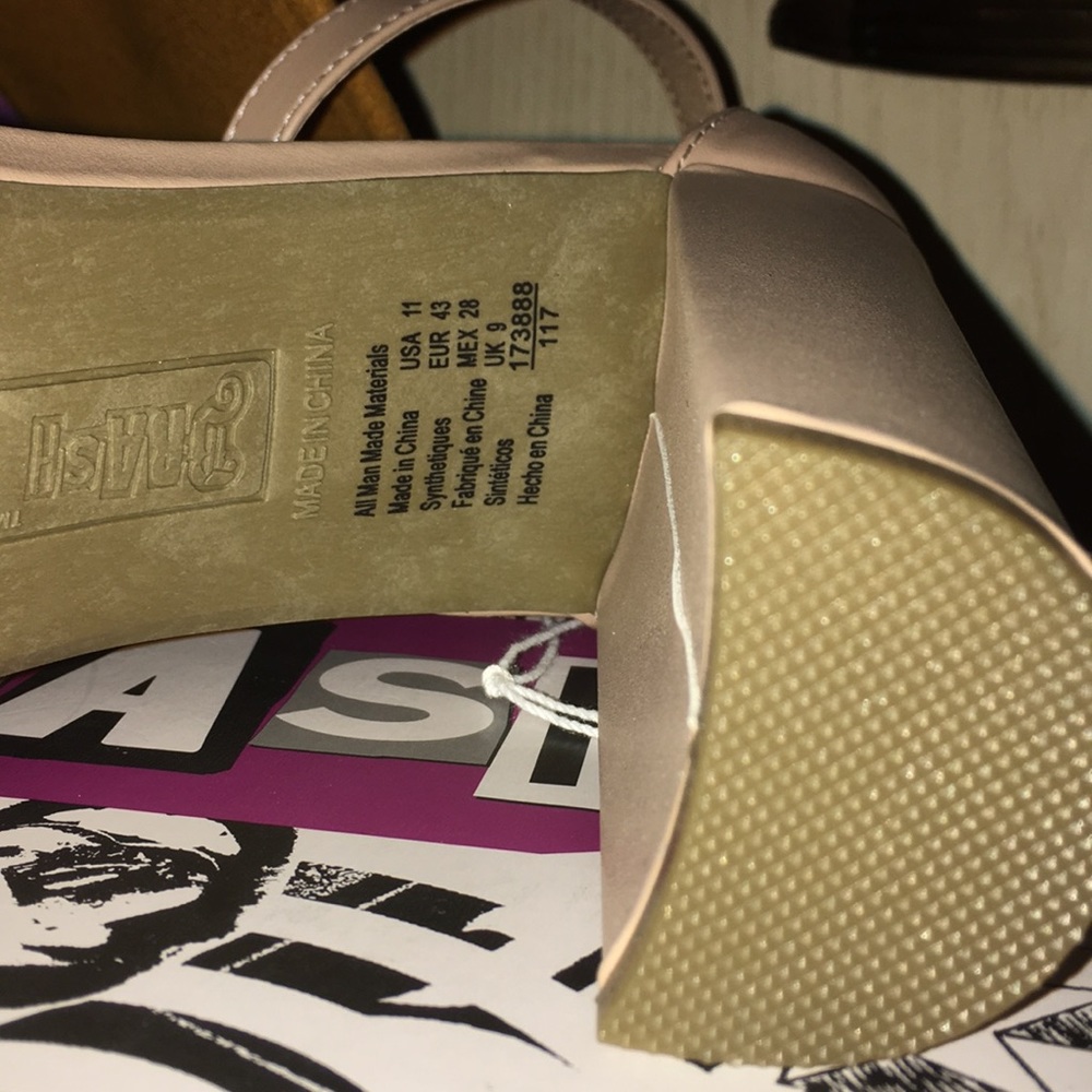 🌹🌹Simply Gorgeous Houston Heels sandals NWT - Picture 6 of 7